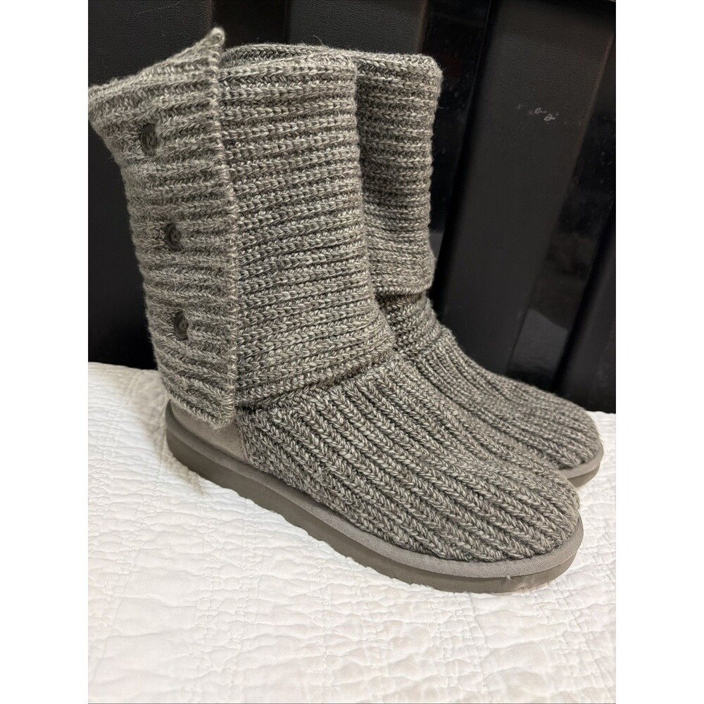 UGG Australia women's Size 9 Classic Cardy Boot - Grey